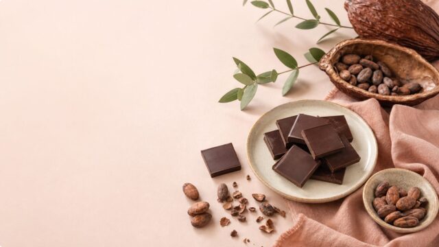 カカオボーテをイメージしたチョコレートとカカオ豆